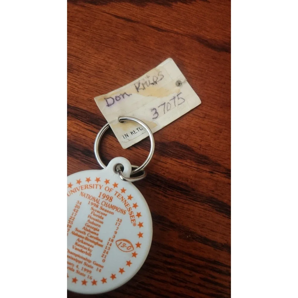 Vintage 1998 Tennessee‎ Volunteers Keychain Football Vols SEC